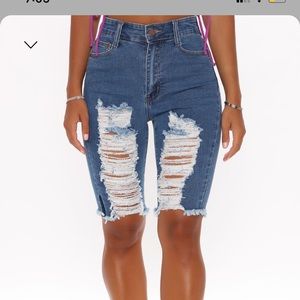 Distressed Bermuda shorts